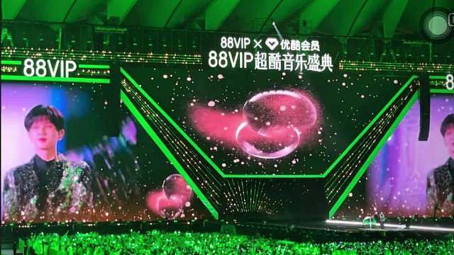 现场版的《因为爱所以爱》也太好听了吧！“因为爱所以爱，不是为了什么回报”，成毅用歌声诠释了最纯粹的爱