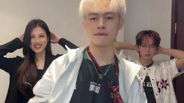 隔壁班转来了一个正太 Nicc也在！！！ 没看这条的人不知道自己错过了什么……