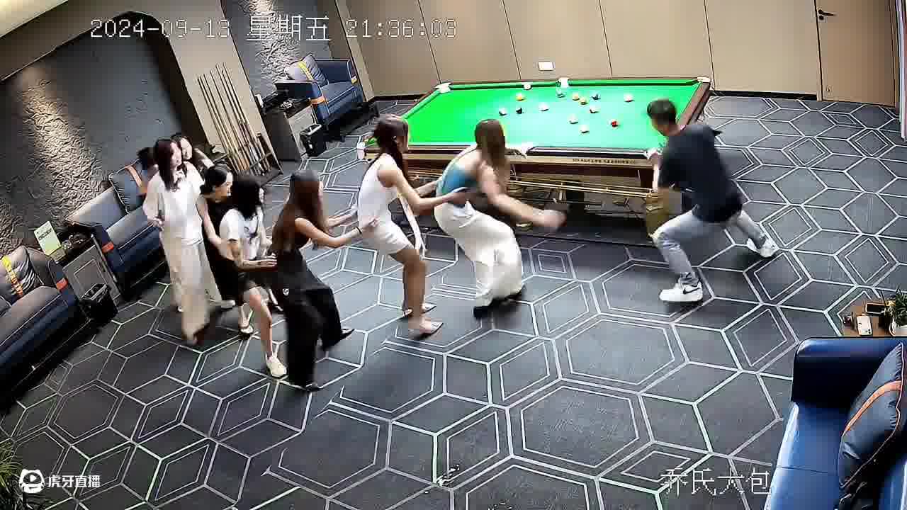 这是什么意思？老鹰直接把小鸡抱走了？