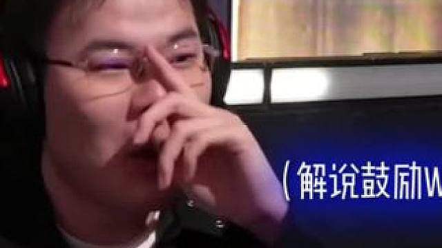 激动的撞到摄影大哥了