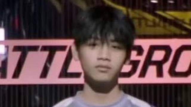 没想到，句号居然能够听得懂外国主持人的英语，是KPL里的英语高材生 #