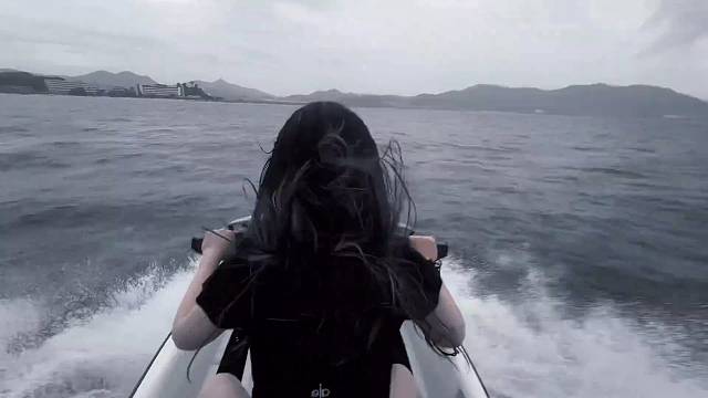 你说男儿膝下有黄金 那我告诉你 女儿傲骨胜千钧.