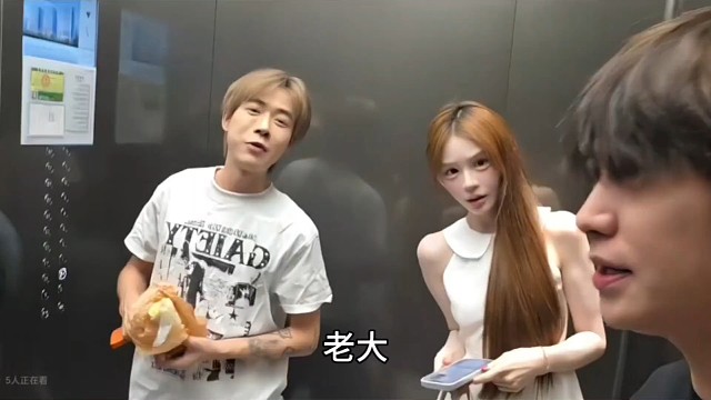 子圣大锤老大我俩办事你就闹心吧，童锦程无奈一笑，有啥闹心的都会过去的