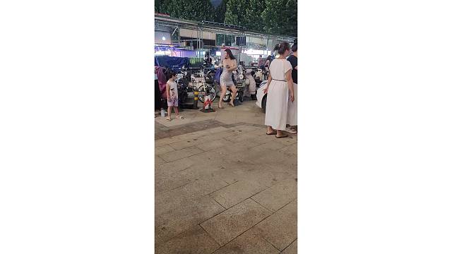 挺会扭啊