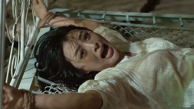 女警察被毒贩折磨