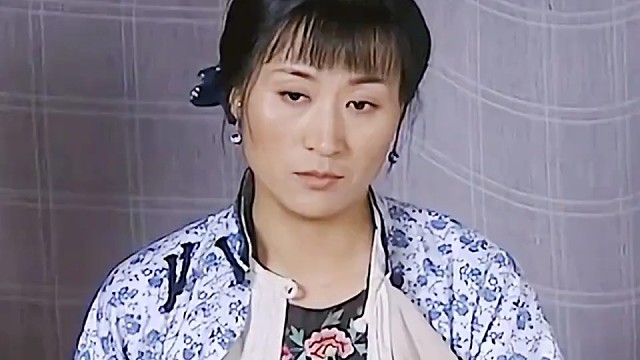 女人为了孩，只能让男人打了一炮