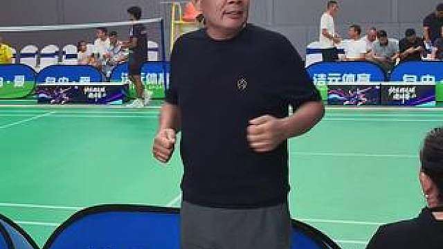 打羽毛球林丹老师不是东来哥的对手