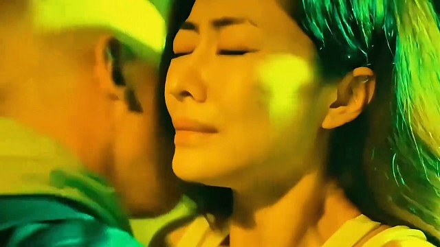 女孩被绑架到废弃工厂，生死就在一瞬间！