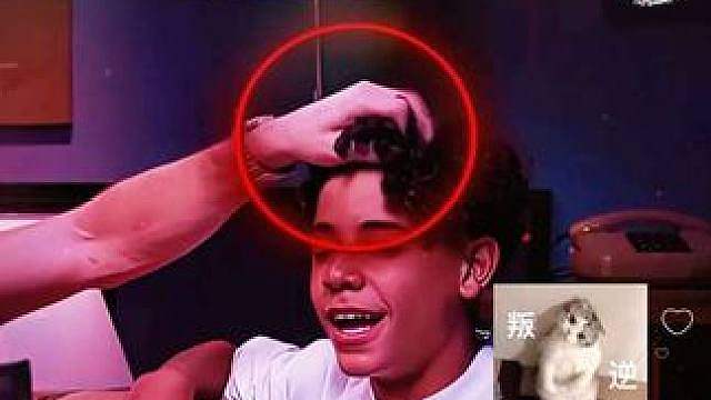迷你罗有多重视发型？C罗：什么！？你是说他爹碰一下都不行！？