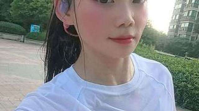 一个转身，夏天就成了故事，一个回眸，秋天便成为风景，大步向前，奔赴下一场秋光与山海