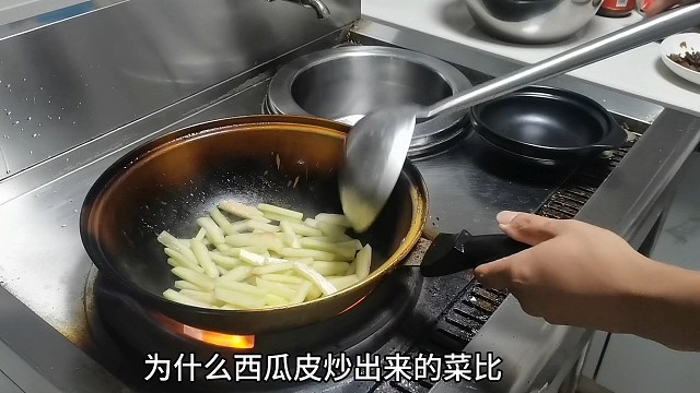 客人随口点一道菜，大厨不会做，下秒学徒工霸气出手！