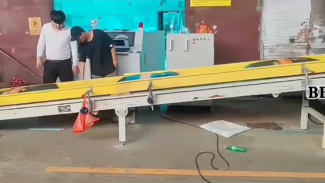 饲料厂降低人工成本，自动装车设备值得一看#自动化装车 #饲料生产设备 #工业机器人 #袋装物料装车