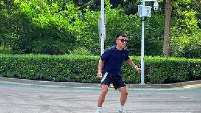 遇事不决，先跑两步挥两拍。