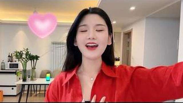 他懂粉丝的热爱，粉丝懂他的坚守，一场比心互动，藏着星爷与影迷之间最动人的双向奔赴.