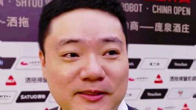 新科冠军吴宜泽得到丁俊晖的认可！ 丁俊晖在斯诺克中国公开赛采访时表述吴宜泽已跟赵心童的水平不相上下！
