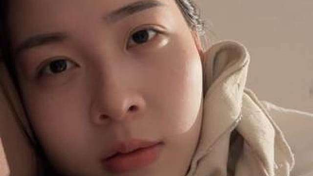 完全女王，这是之前她怀孕的时候的视频，我求她跟我玩游戏（王者荣耀），她不同意，然后还要对我口吐芬芳，我就是长期生活在这样的语言暴力家庭中，呜呜呜呜