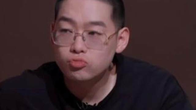 巅峰对决弹壳是第一人格帅壳 让我们回顾一下 批哥3里哼哼唧唧的萌壳完全小河豚时期萌神