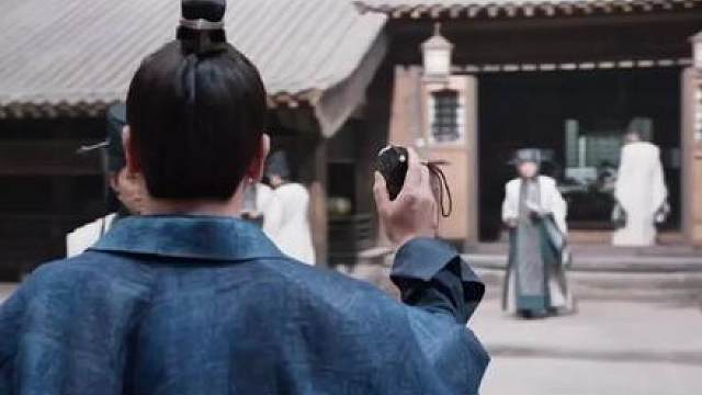 范闲不把都察院的言官御史当人看故意对其言语羞辱，都察院同仇敌忾势必参倒范闲。