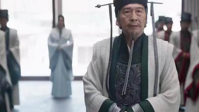 御史赖名诚殿上检举范闲贪腐受贿可范闲却拒不认罪，庆帝向众人询问对于范闲的看法