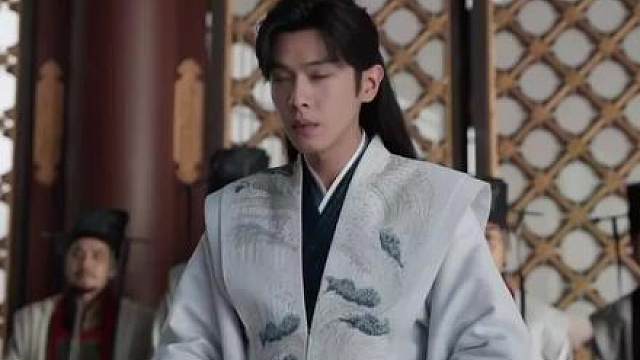 赖明诚直言进谏数次触碰庆帝心中逆鳞被赐廷杖，庆帝故意让范闲监刑促成其孤臣身份