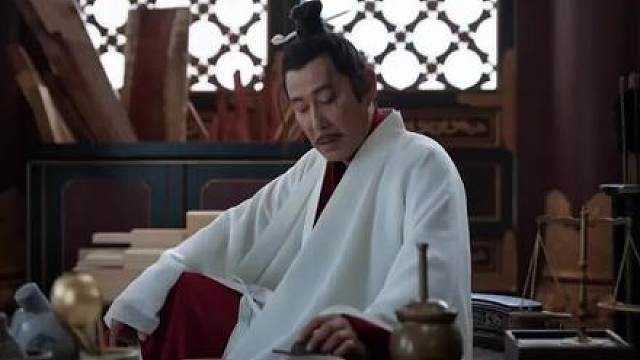 二皇子联合叶家举贤推荐范闲主持春闱科考，庆帝试验火药成功虽然受伤却心情大好