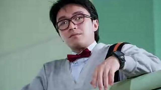 一拳打爆篮球的男人