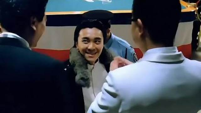 “他擦了发乳了！他擦了发乳了！！” 退后！我要开始装逼了！