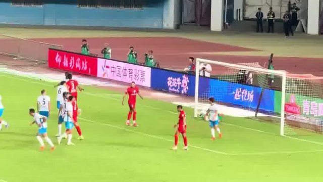 左右脚技术比较平衡，没有偏袒哪只脚#足球