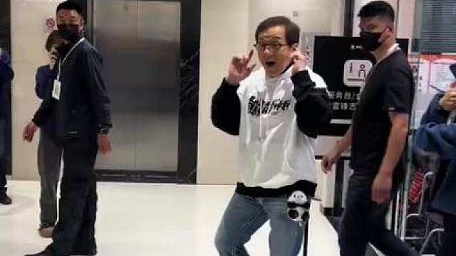 原来成龙的面子真的比钱还要好使。