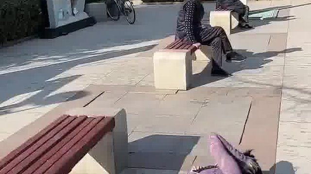 大爷也不来扶我一下