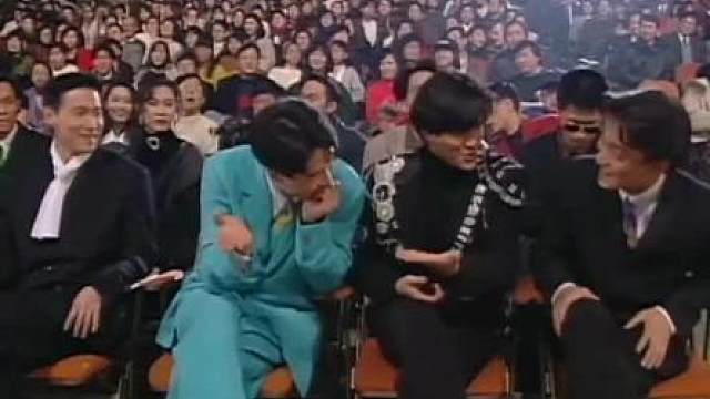 全场起立！王中王！