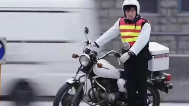 这段，直接封神！！！ 哈哈哈哈哈 懵逼 麻木 不可置信 生无可恋 我是谁 我在哪。星爷表情表现的淋漓尽致！太牛啦！看一次笑一次