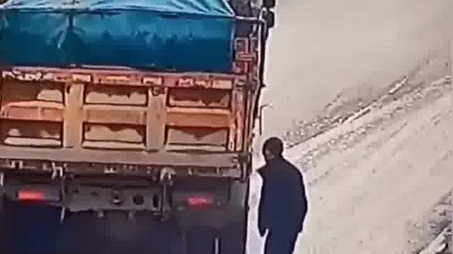 碰瓷界也内卷得厉害呀，这……这也太狠了