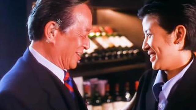 为了帮助十三妹，自己却被联和的花弗给包围了起来