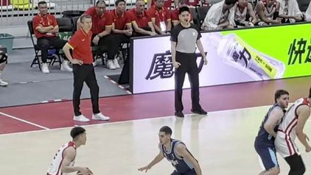 中国男篮83‑78击败乌拉圭，庞峥麟拿下6分4 助攻盘活全队 
剪辑：方大玉 
二审：覃雪燕 
三审：吴海兰