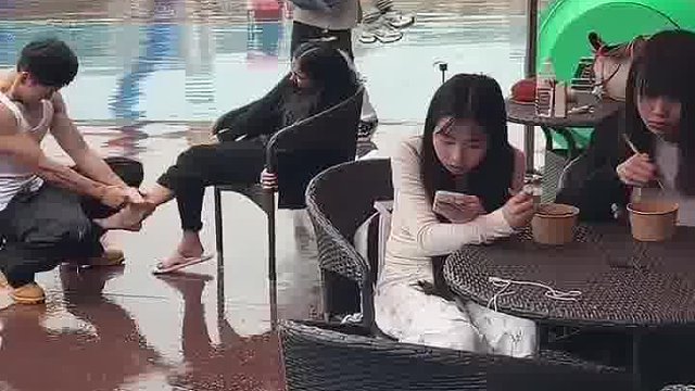 这拖孩挺不好生啊
