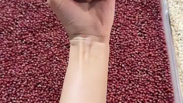 现在知道穿什么颜色衣服显白了吧
