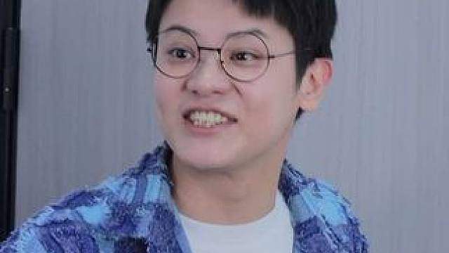 y 子摇头