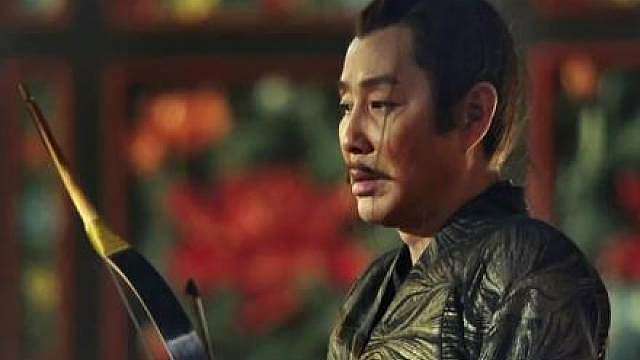 自古君王历来擅长玩弄人心争斗庆帝亦然，范闲帮范思哲向父亲求情。