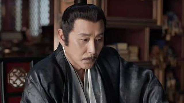 赖明诚御书房参奏陈萍萍惹众怒，又对庆帝处罚范家太轻而不满，庆帝对其怒火渐起。