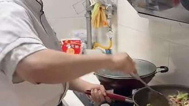 南波万的酸辣猪肝，长官给到夯爆了