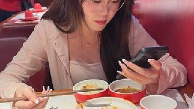 少女的脸红胜过一切