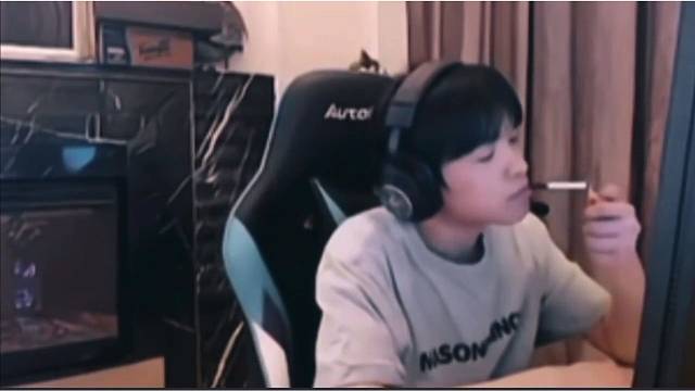怎么连你也学会抽烟了