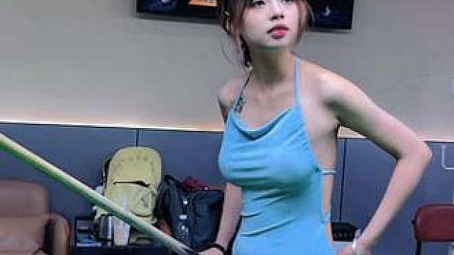 美女台球