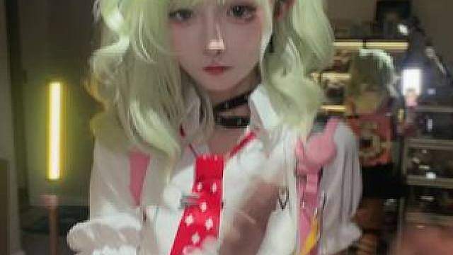少女练舞中