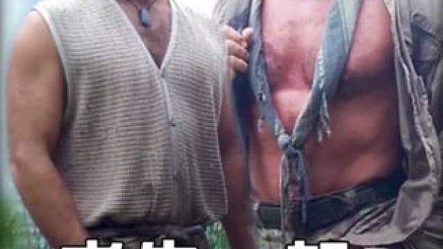 两个莽夫火山群岛荒野求生，竟然捕捉到一头野猪，切块炭烤全猪宴