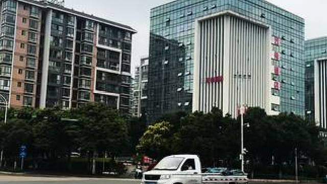 车流中的都市生活