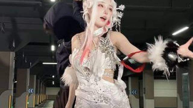 后面伴奏拉的不错