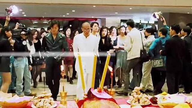 今天是你们大展宏图的日子，我不相信你会动我！