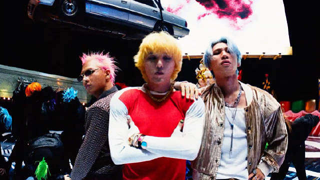 【新歌 MV】

 BIGBANG - 'BiiiG' M/V

BIGBANG 数码单曲「Biii